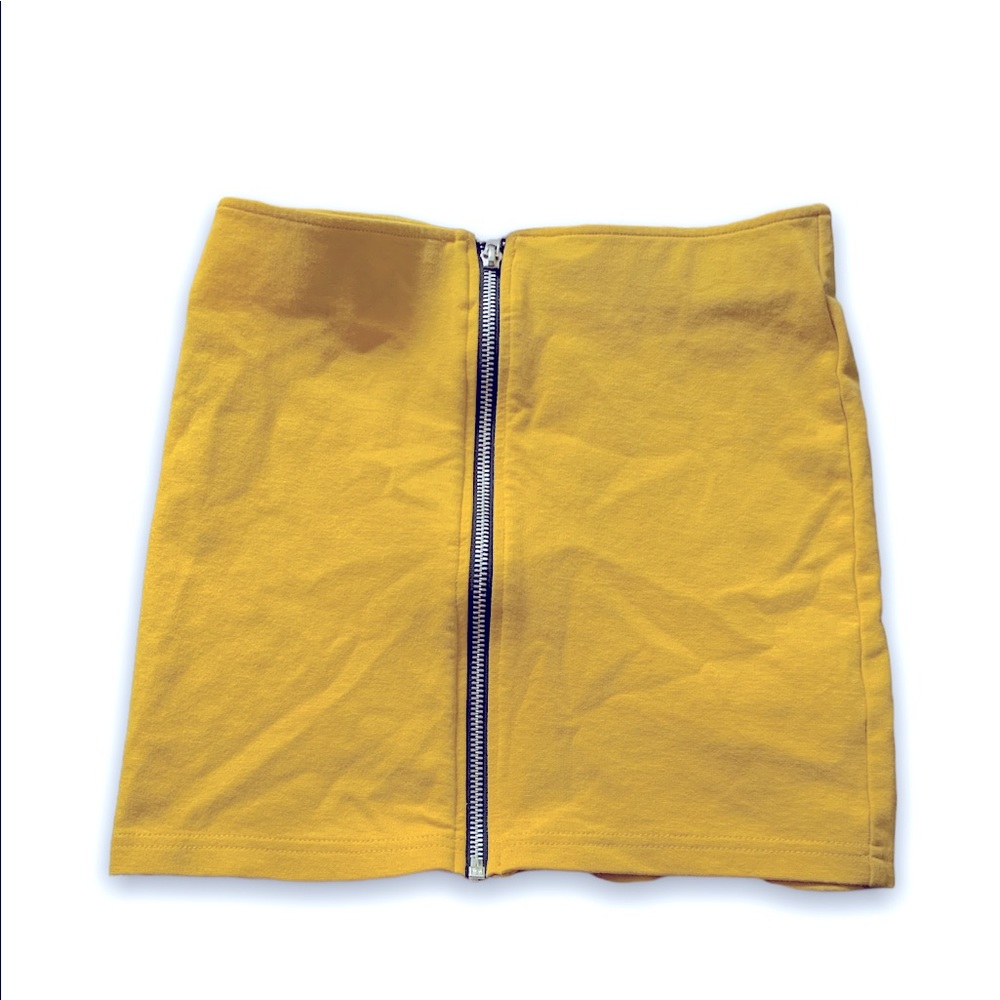 Yellow skirt or top